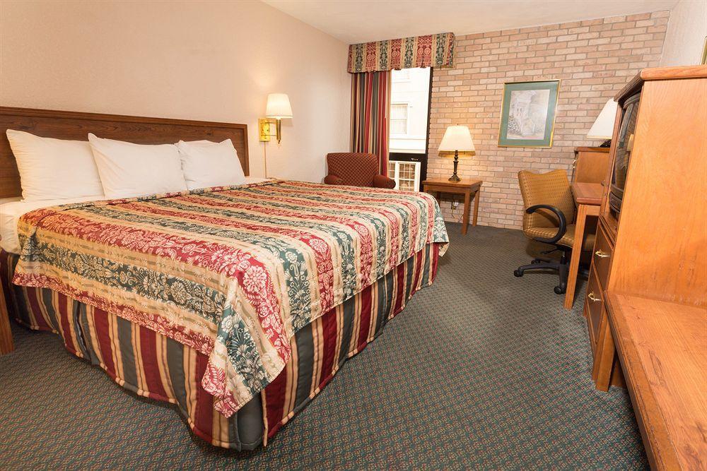 Pear Tree Inn Mcallen Dış mekan fotoğraf